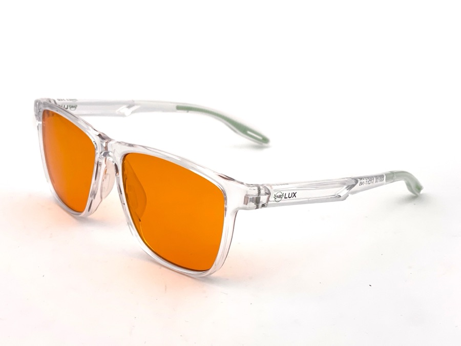Clear Amber en ángulo de tres cuartos