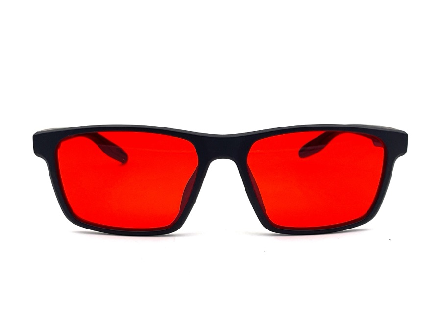 Shadow Red de frente con luz clara