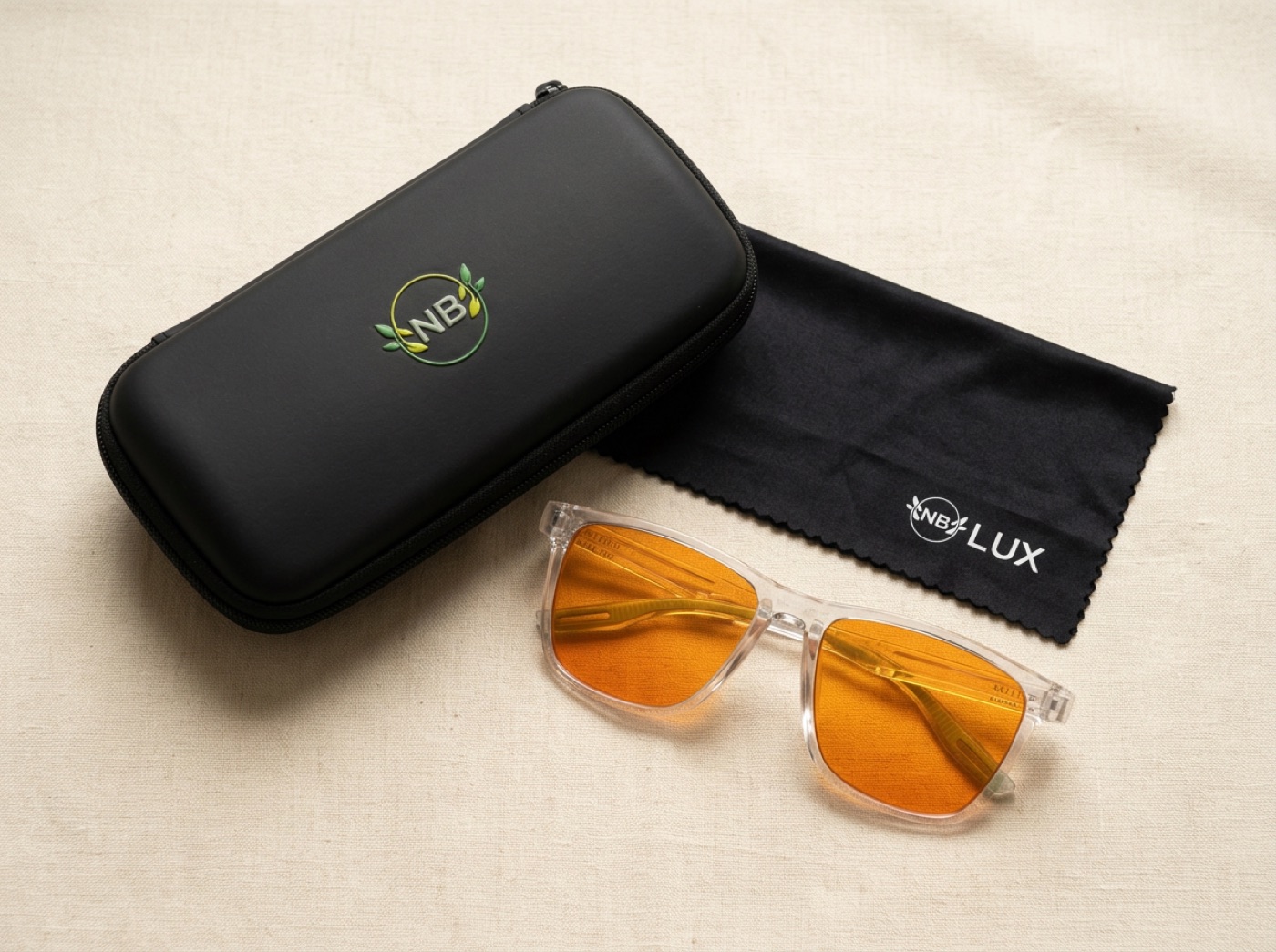 Kit NB LUX: estuche rígido, paño de microfibra y las gafas